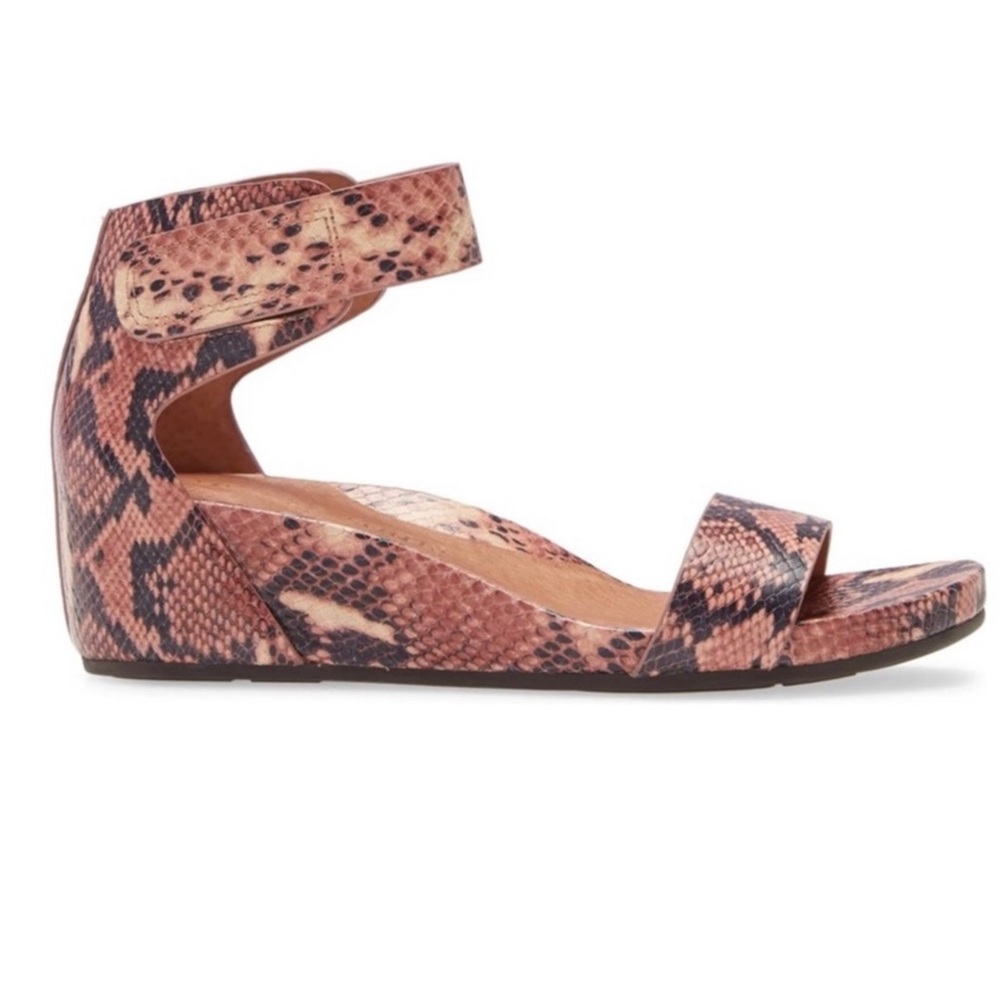 NEW Gentle Souls Leather Reptile Mauve/Black Print Wedge Sandal Size 6.5 NWOB - Picture 3 of 13